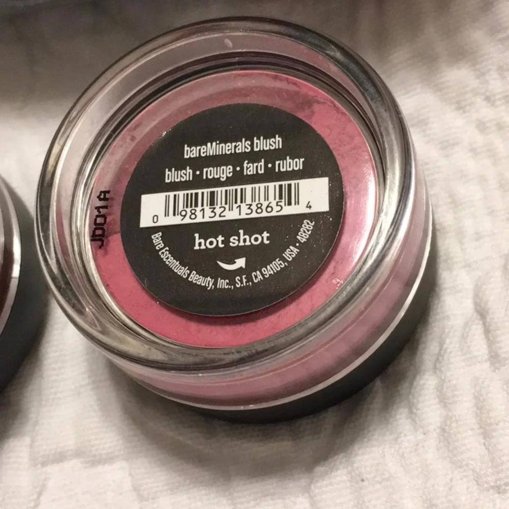 BARE MINERALS Must Have blushes. Volume One. 3 blendable blushes, bag, brush